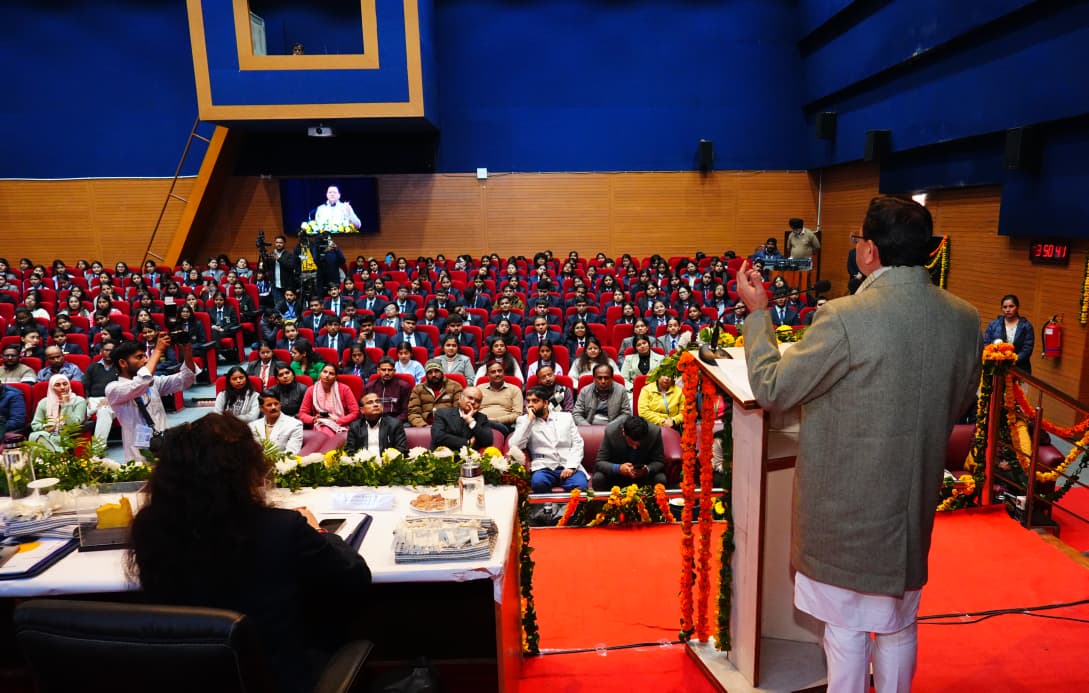 देहरादून में आयोजित ‘शी फॉर स्टेम उत्तराखण्ड’ विषय पर आयोजित कार्याशाला में पहुंचे सीएम धामी, 20 छात्राओं को दी 50-50 हजार की छात्रवृत्ति