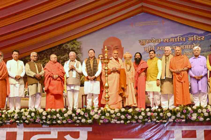 हरिद्वार में श्रीविग्रह मूर्ति स्थापना समारोह का दूसरा दिन, संतों का लगा जमावड़ा, CM धामी सहित कई प्रदेशों के Cm और देश की कई दिग्गज हस्तियां रहीं मौजूद