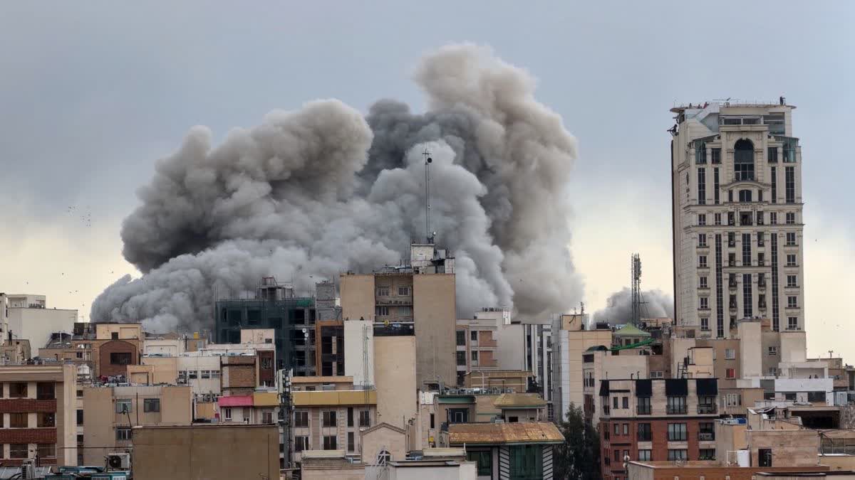 ईरान-इजरायल तनाव के बीच विदेशों में फंसे लोगों की मदद के लिए रुद्रप्रयाग प्रशासन अलर्ट, जारी किए हेल्पलाइन नंबर