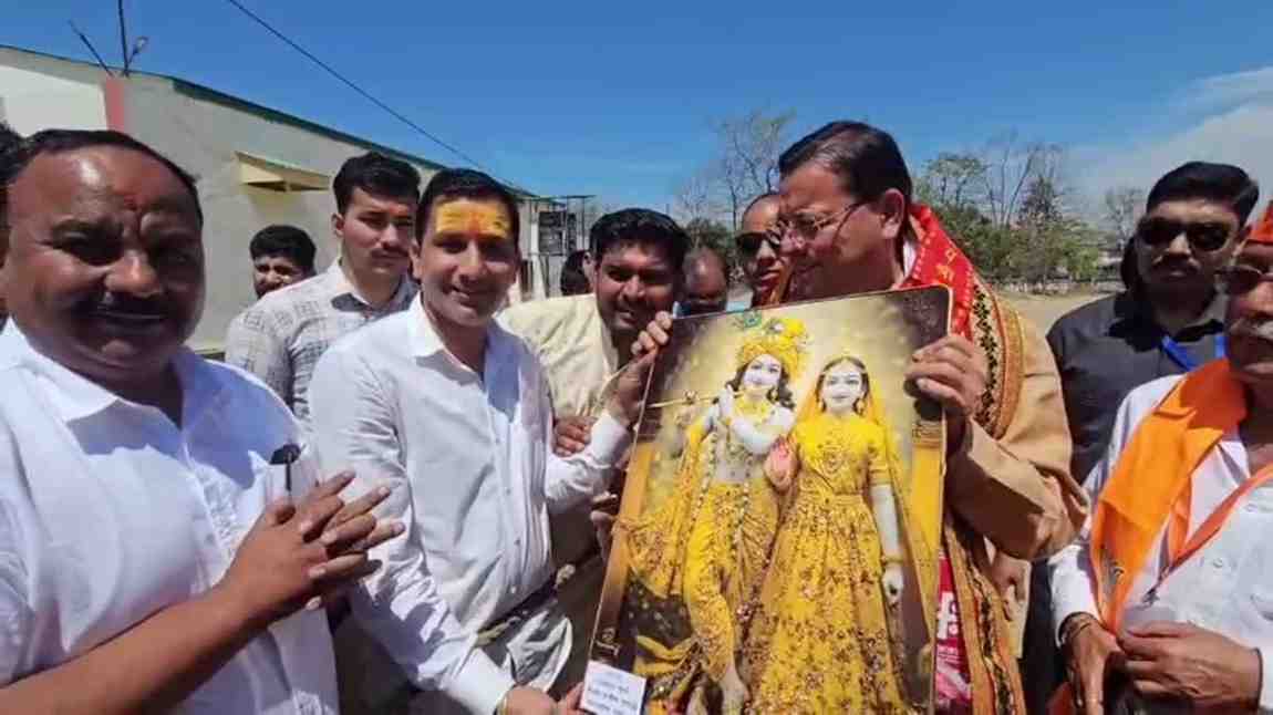 हनुमान जयंती पर रामनगर पहुंचे मुख्यमंत्री धामी, मंदिरों में की पूजा-अर्चना, शीतकालीन यात्रा पर दी जानकारी