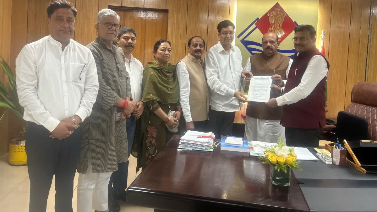 प्रीतम सिंह के नेतृत्व में कांग्रेस प्रतिनिधिमंडल ने की मुख्य सचिव से मुलाकात, ज्ञापन सौंपकर पुलिस व्यवस्था मजबूत करने की उठाई मांग