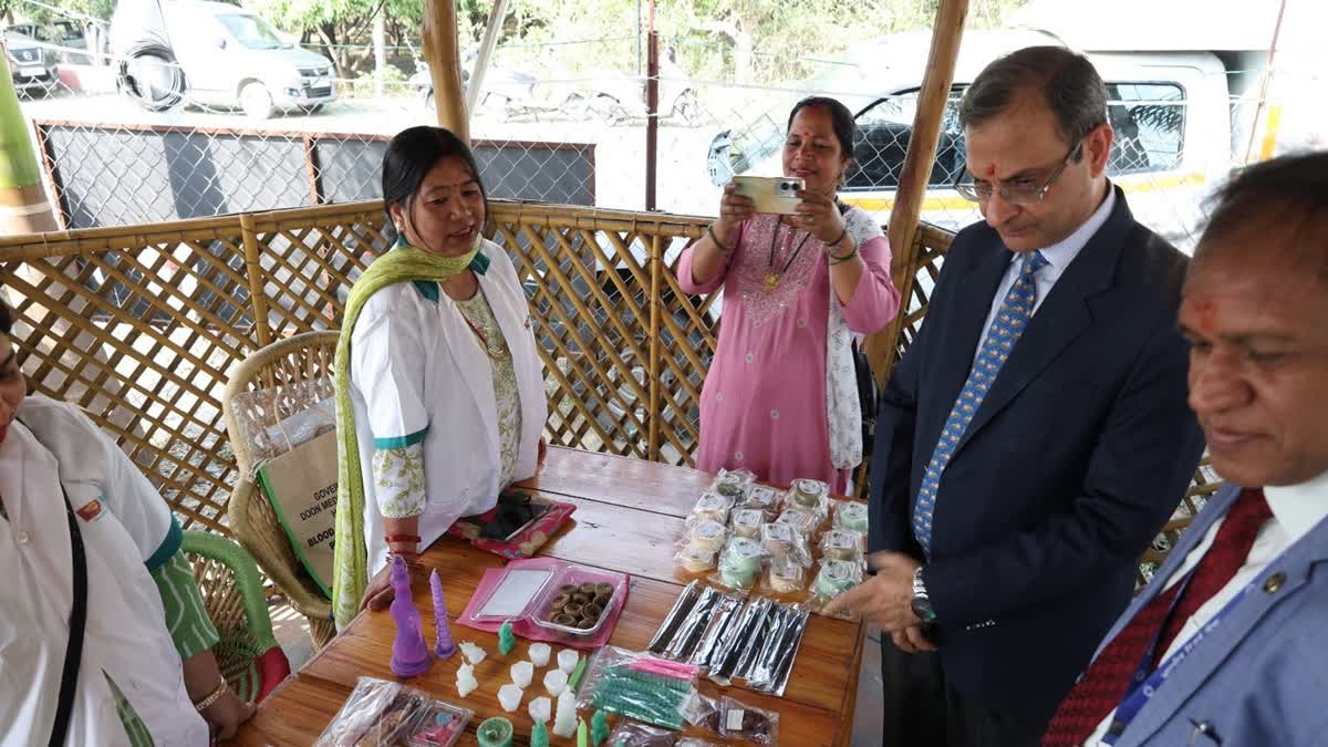 देहरादून पहुंचे RBI गवर्नर संजय मल्होत्रा, वित्तीय साक्षरता शिविर का किया दौरा