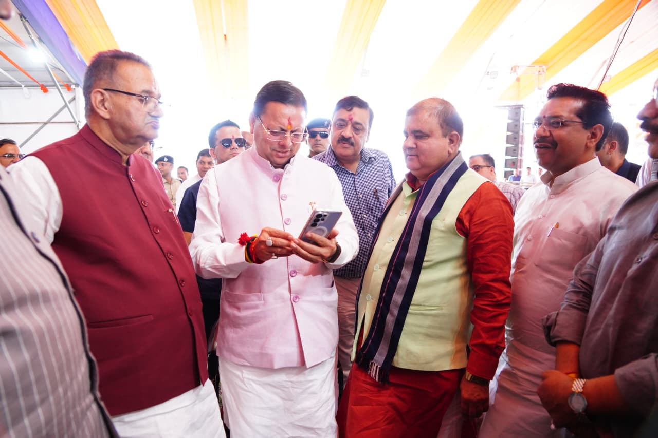 पीएम मोदी के दौरे से पहले सीएम धामी ने किया प्रोग्राम स्थल का निरीक्षण, व्यवस्थाओं को लेकर दिए सख्त निर्देश