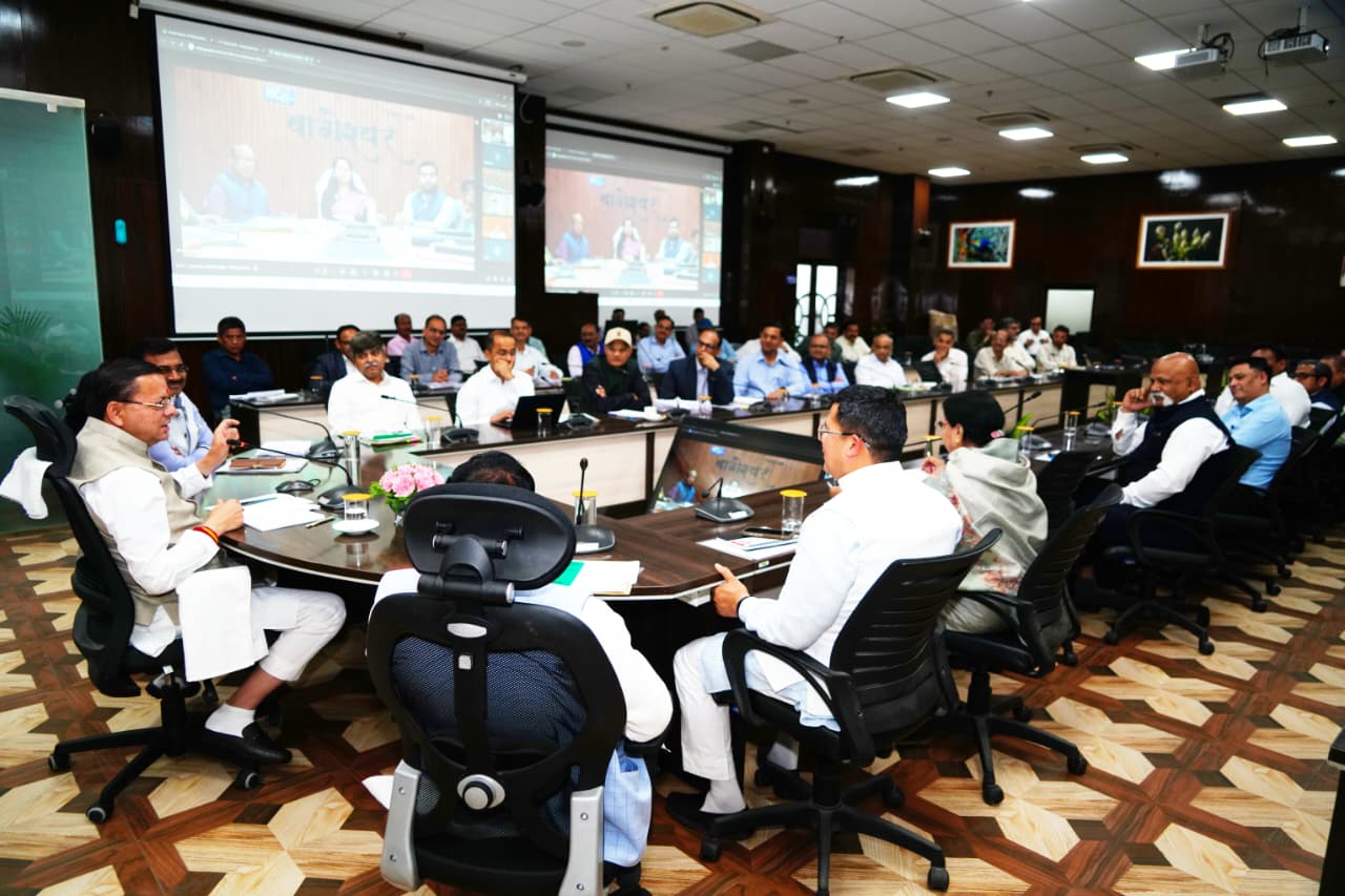 CM धामी ने की 4 विधानसभाओं की घोषणाओं की समीक्षा, अधिकारियों को दिये लंबित घोषणाओं के शासनादेश जारी करने के निर्देश