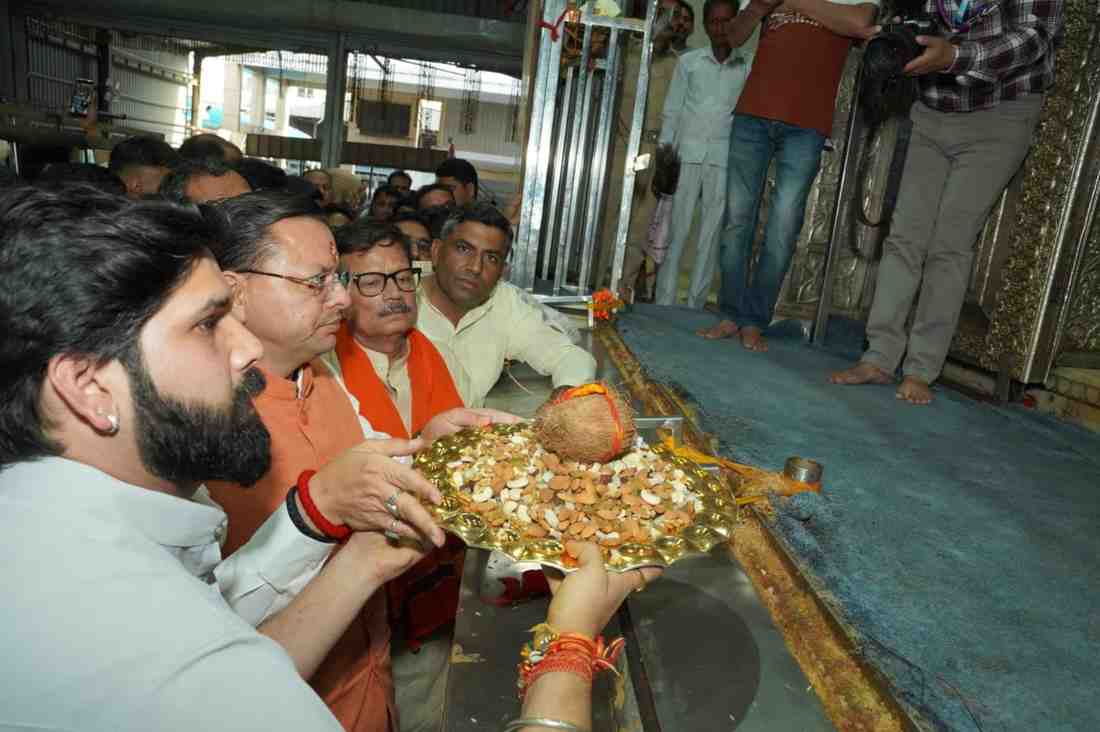 CM धामी ने राजस्थान पहुंचकर की खाटू श्याम मंदिर में पूजा अर्चना, प्रदेशवासियों की सुख समृद्धि की कामना की