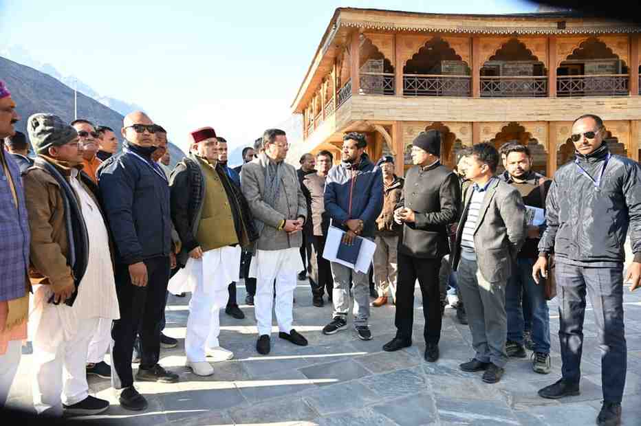 ग्राउंड जीरो पर पहुंचे सीएम धामी, बद्रीनाथ मास्टर प्लान के कार्यों का लिया जायजा, अधिकारियों को दिए पूरे हो चुके प्रोजेक्ट्स को हस्तांतरण करने के निर्देश