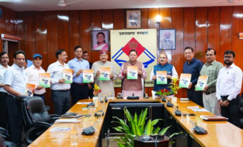 सीएम धामी ने किया लोक निर्माण विभाग की मास्टर प्लान पुस्तिका का विमोचन, कहा – विजन के साथ विकास हमारी प्राथमिकता