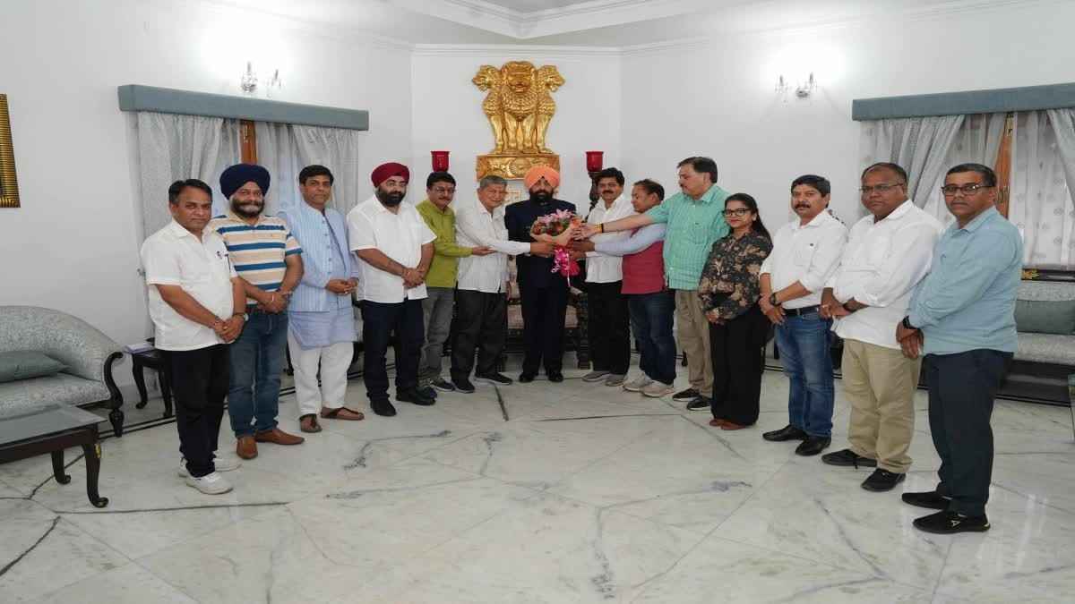कांग्रेस नेताओं ने राज्यपाल से की मुलाकात, कानून व्यवस्था और इन मामलों को लेकर सौंपा ज्ञापन