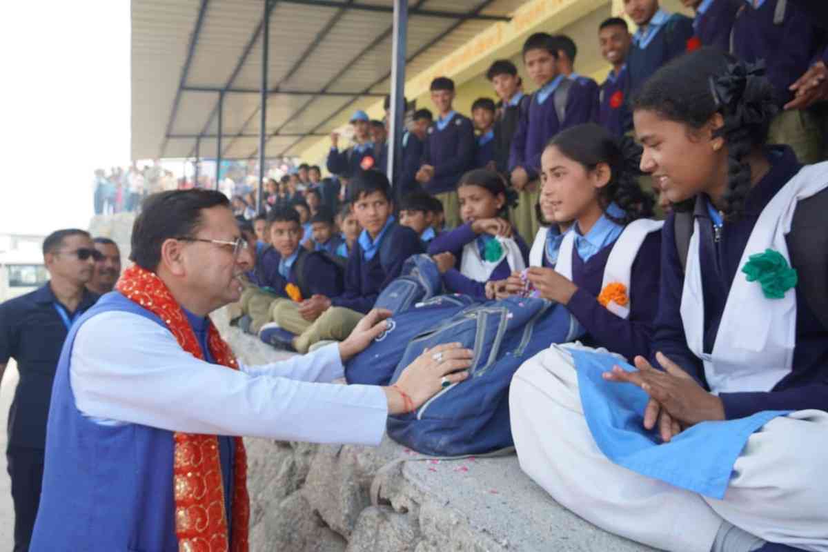मुख्यमंत्री धामी ने देवीधुरा में छात्रों से किया संवाद, प्रशिक्षण महाअभियान में भी हुए शामिल