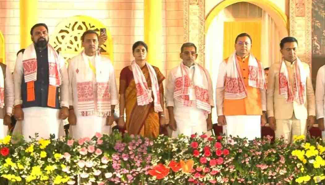 असम सरकार के शपथ ग्रहण में शामिल हुए CM धामी, मुख्यमंत्री को दी बधाई
