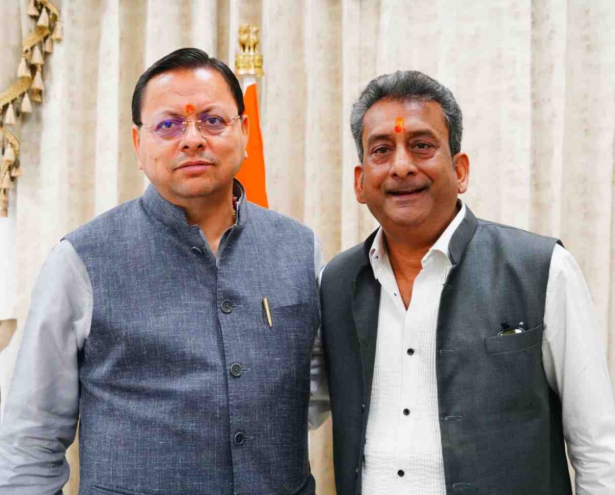 मुख्यमंत्री धामी से अभिनेता हेमंत पांडे ने की शिष्टाचार भेंट