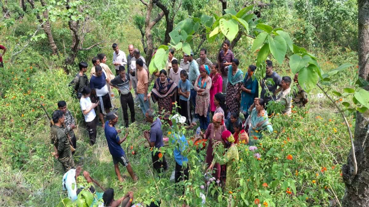 पौड़ी में गुलदार का खूनी आतंक, घास काटने गई महिला को बनाया निवाला