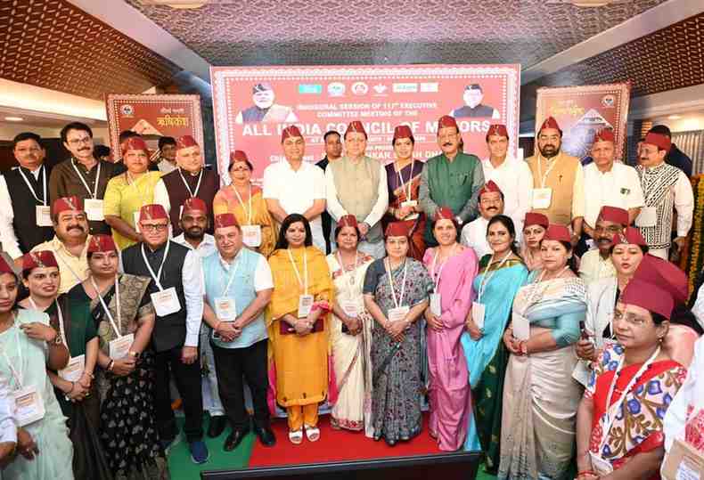 अखिल भारतीय महापौर परिषद की बैठक में धामी ने कहा – विकसित भारत के लिए मजबूत और आत्मनिर्भर शहर जरूरी, 29.78 करोड़ की विभिन्न योजनाओं की दी सौगात