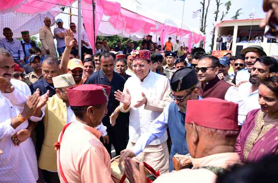 नागथात में लोक सांस्कृतिक महोत्सव एवं क्रीड़ा समारोह में शामिल हुए मुख्यमंत्री धामी, सड़क, पुल, पेयजल और शिक्षा से जुड़ी कई बड़ी घोषणाएं की