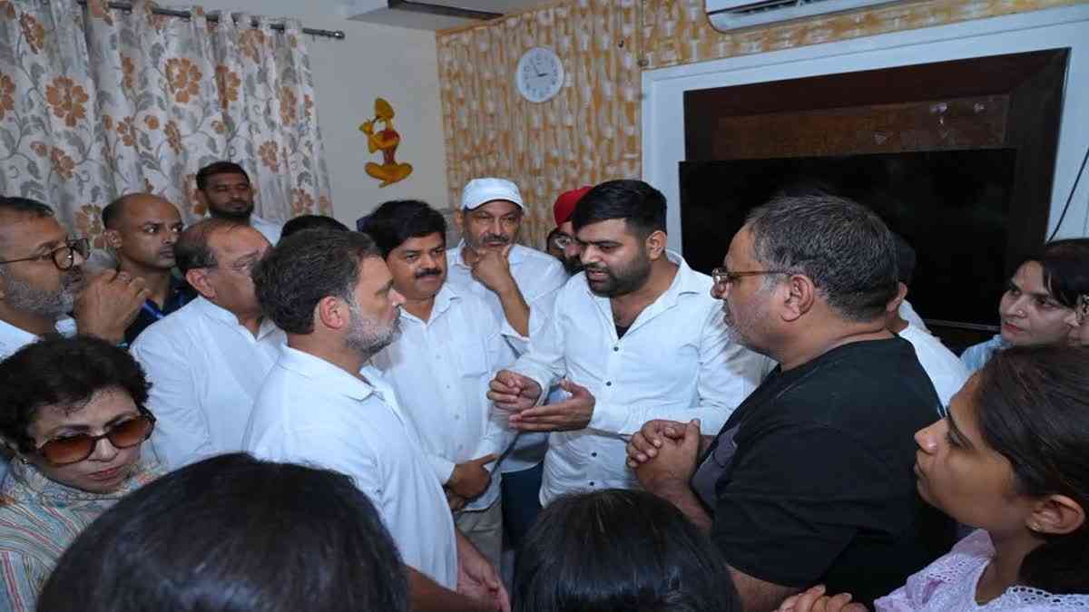 देहरादून पहुंचते ही दिवंगत अमर मेहता के घर पहुंचे राहुल गांधी, परिजनों को दिया हरसंभव मदद का भरोसा