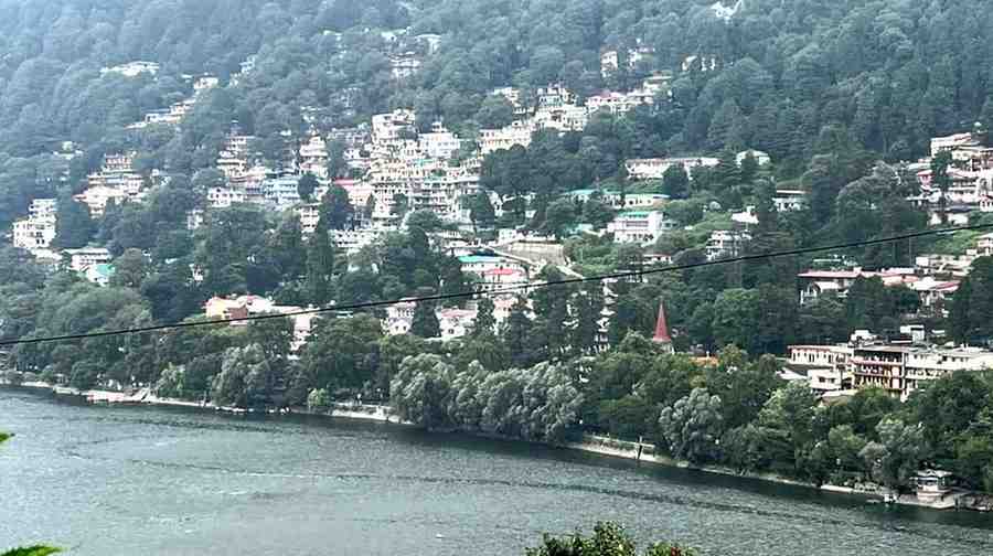10–11 दिनों से हर रात घरों की छतों पर गिर रहे पत्थर, रातभर पहरा देने को मजबूर लोग, पुलिस का सर्च अभियान जारी, अब तक नहीं मिला कोई सुराग