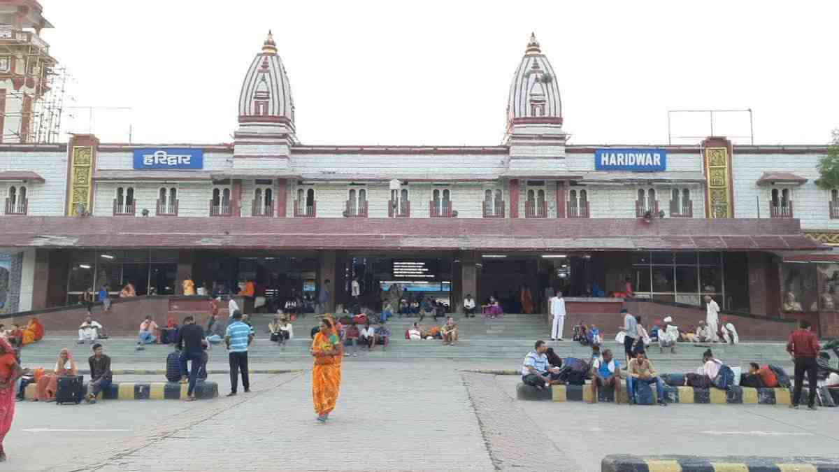 कांवड़ मेले के लिए रेलवे की बड़ी तैयारी, पांच विशेष रेल सेवाओं का होगा संचालन, तीन कांवड़ मेला स्पेशल ट्रेनें चलेंगी, दो नियमित ट्रेनों का हरिद्वार तक विस्तार
