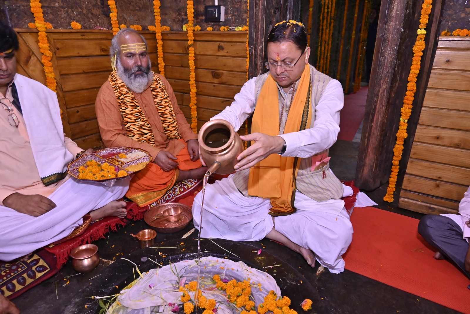 हरेला पर मुख्यमंत्री धामी ने वृद्ध जागेश्वर में की पूजा-अर्चना, प्रदेश की सुख-समृद्धि की कामना की