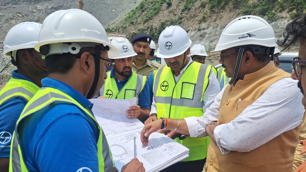 मुख्य सचिव ने लखवाड़ परियोजना का किया निरीक्षण, 2031 तक निर्माण पूरा करने के दिए निर्देश