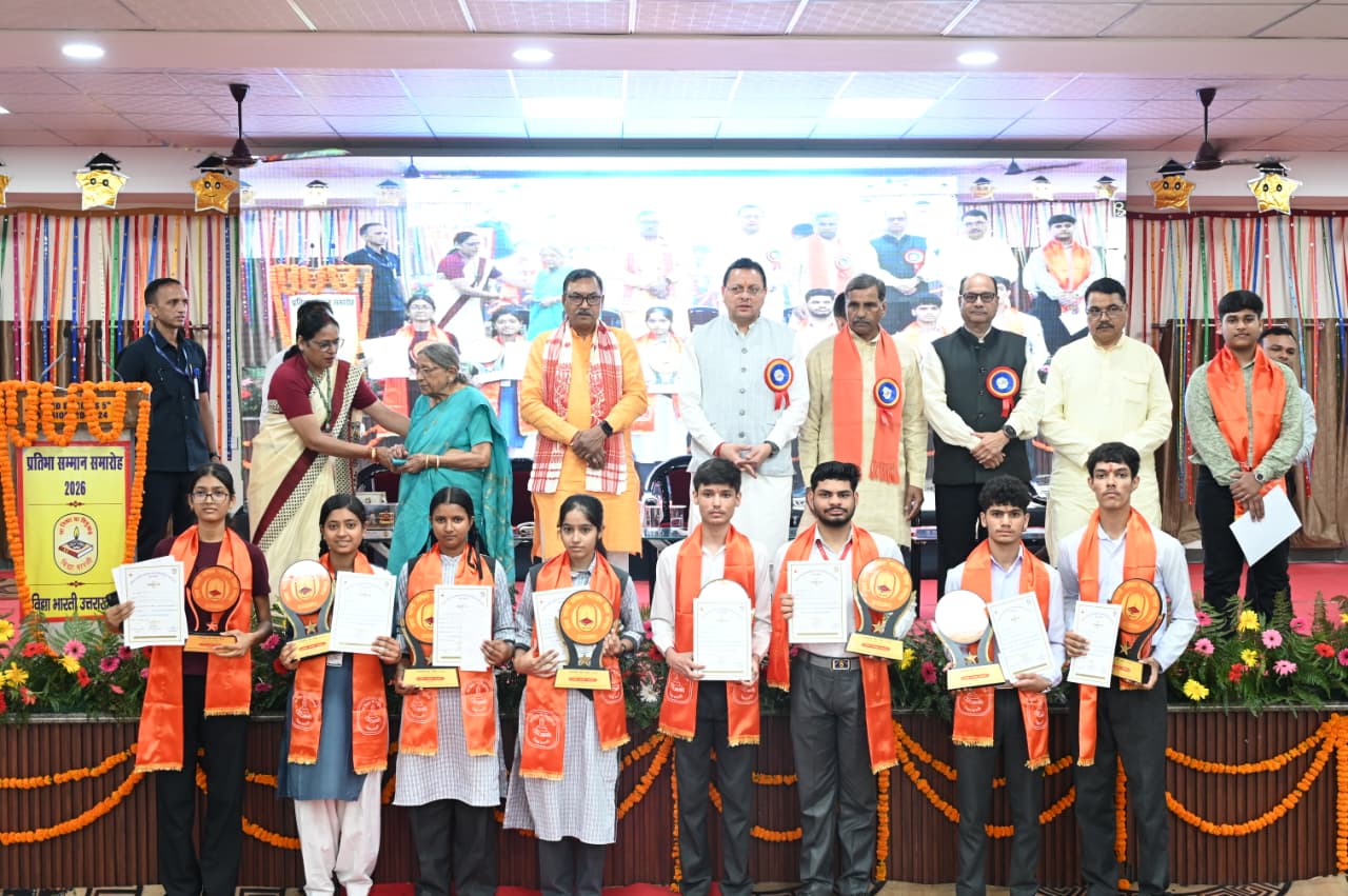 रुड़की में सरस्वती विद्या मंदिर शिशु वाटिका का लोकार्पण, CM धामी ने किया मेधावी स्टूडेंट्स को  सम्मानित