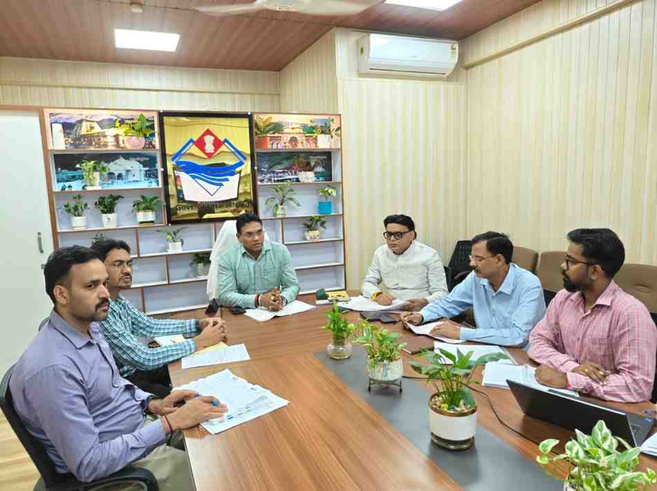 पीएम आवास योजना में देरी पर सख्ती, 45 दिन में सड़क, बिजली और पानी की सुविधा पूरी करने के निर्देश