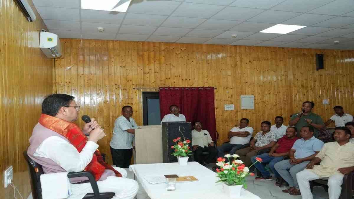 सीएम धामी ने थारू समाज से किया संवाद, शिक्षा-स्वास्थ्य और रोजगार को लेकर दोहराई प्रतिबद्धता
