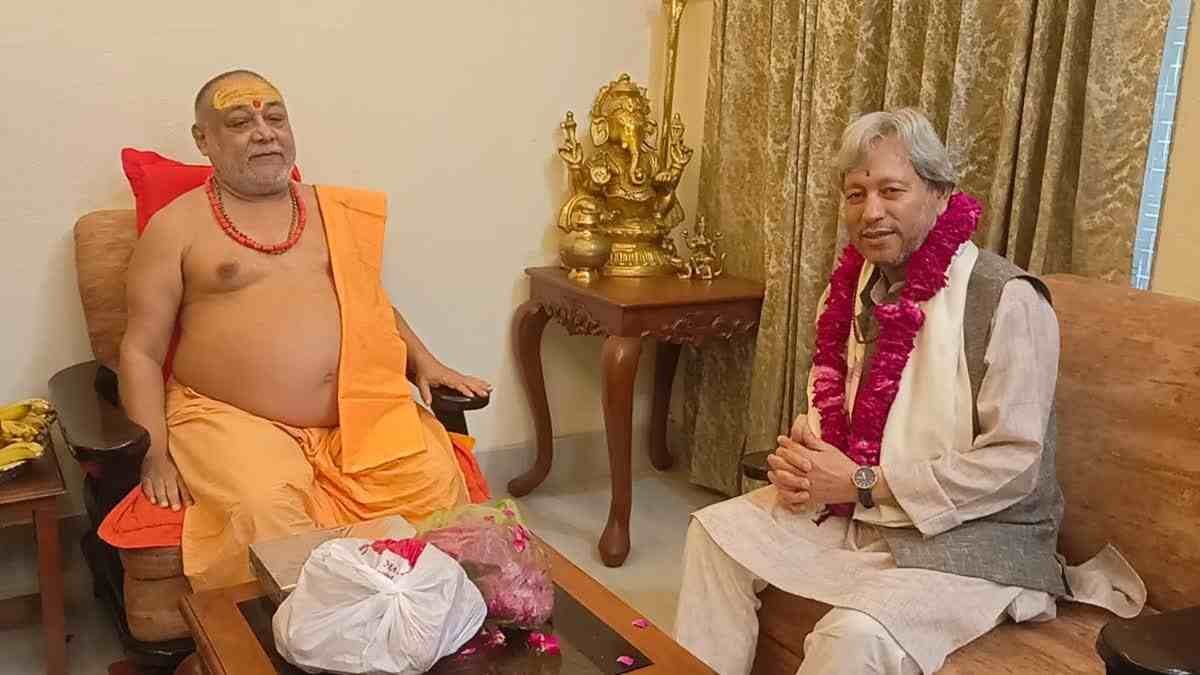 BJP राष्ट्रीय उपाध्यक्ष की जिम्मेदारी मिलने के बाद हरिद्वार पहुंचे तीरथ सिंह रावत, संतों से लिया आशीर्वाद