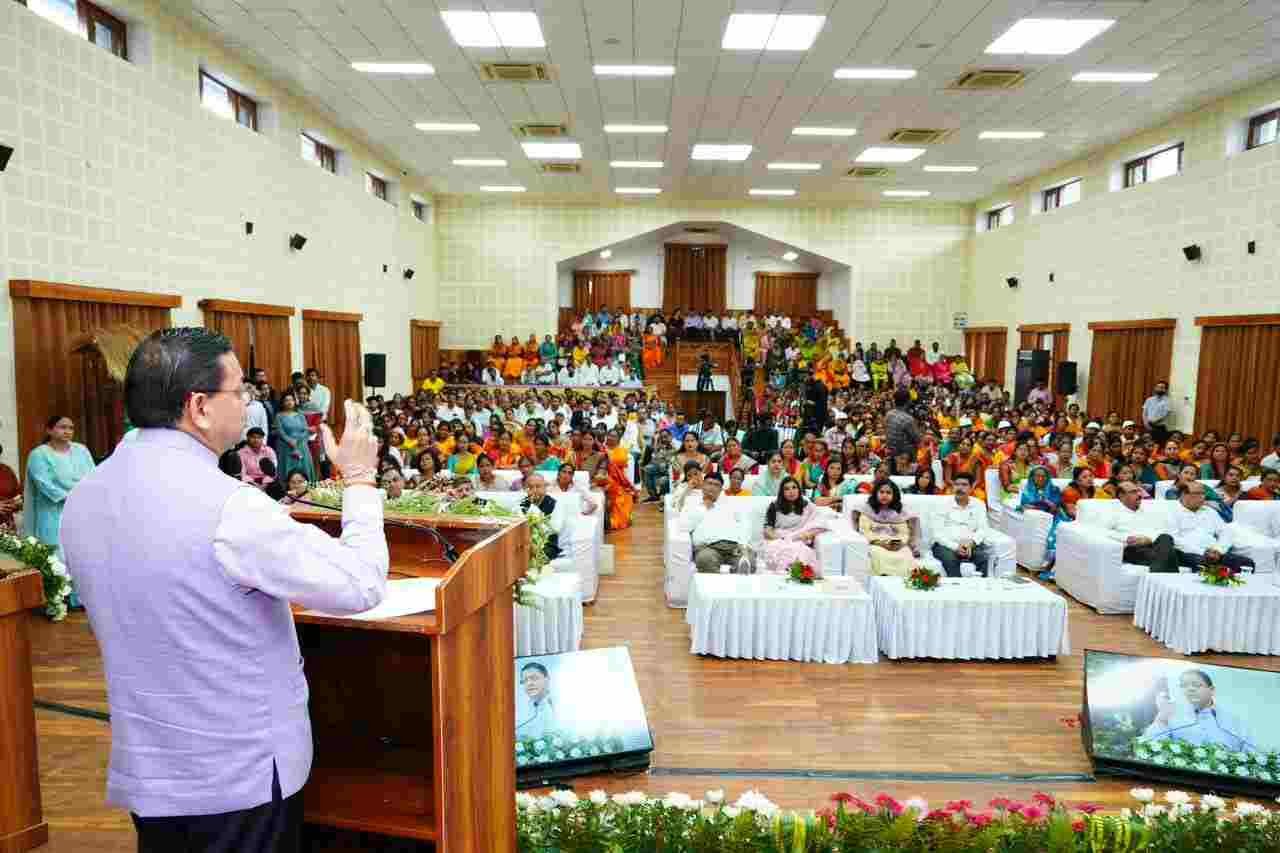 महिला, युवा और ग्रामीण उद्यमियों को आत्मनिर्भर बनाने के लिए सरकार प्रतिबद्ध : CM धामी