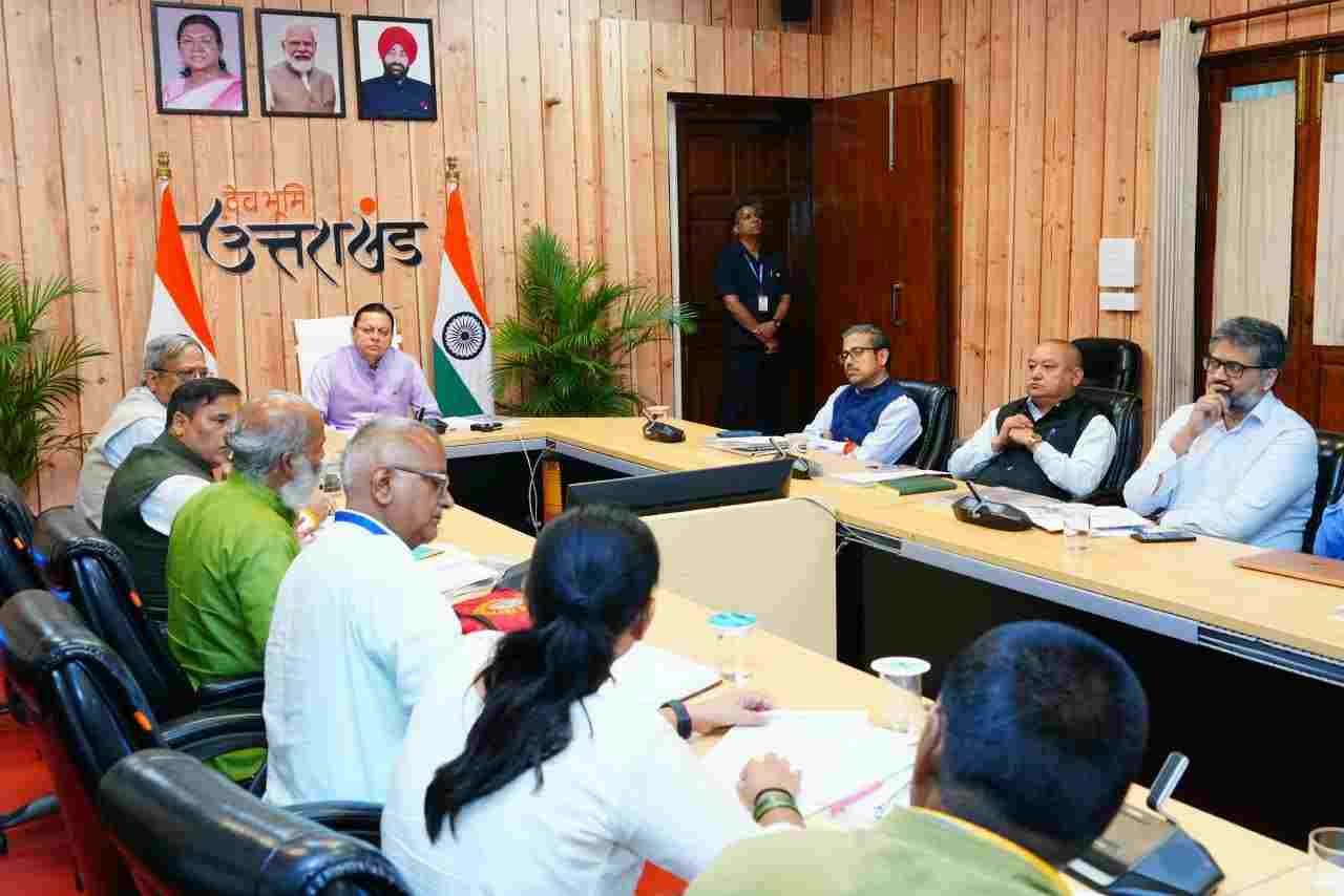 CM धामी ने ली ग्राम्य विकास एवं पलायन निवारण आयोग की बैठक, कहा – पहाड़ों में थमेगा पलायन, गांवों में बढ़ेंगे रोजगार के अवसर