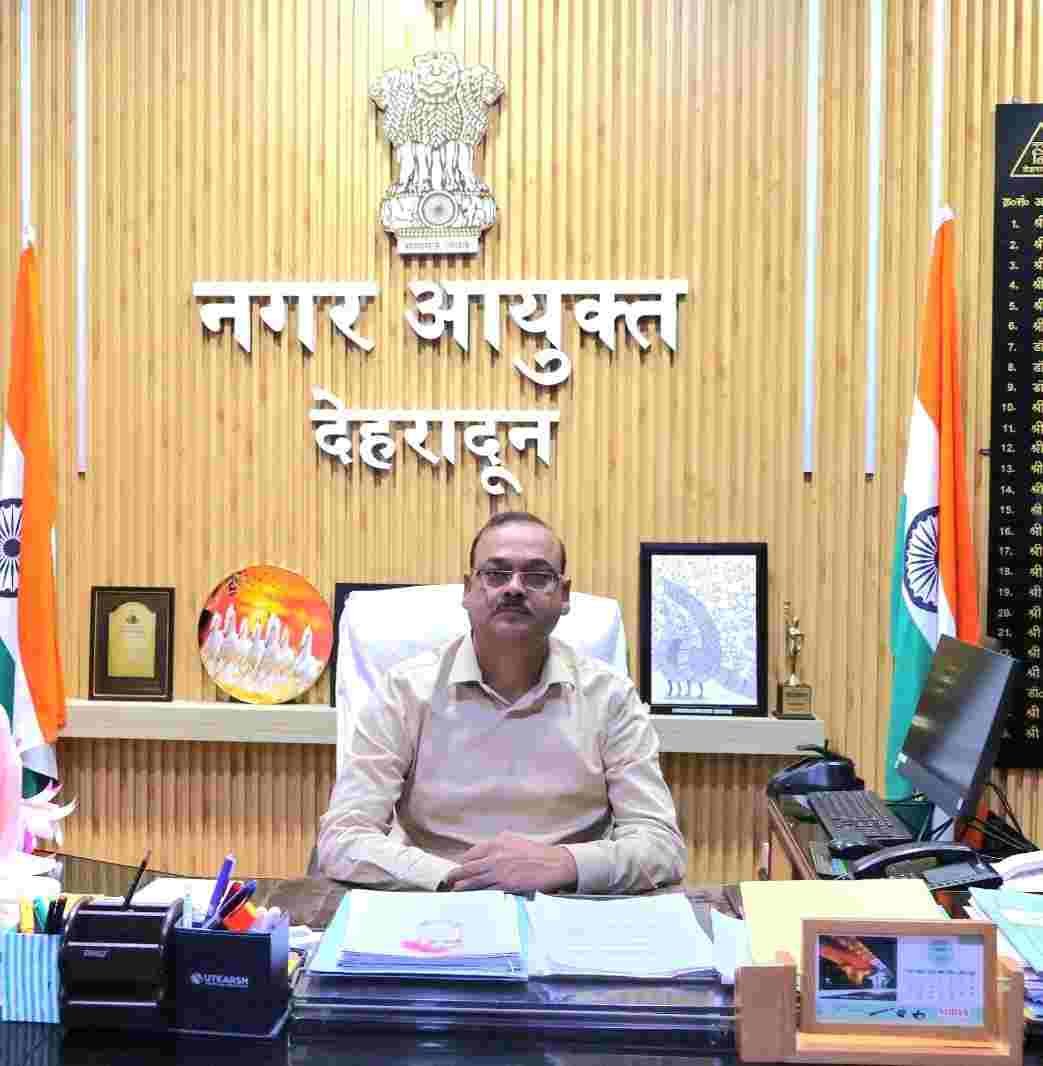 नगर आयुक्त के सख्त निर्देश, 15 दिन में गड्ढामुक्त होंगी देहरादून की सड़कें