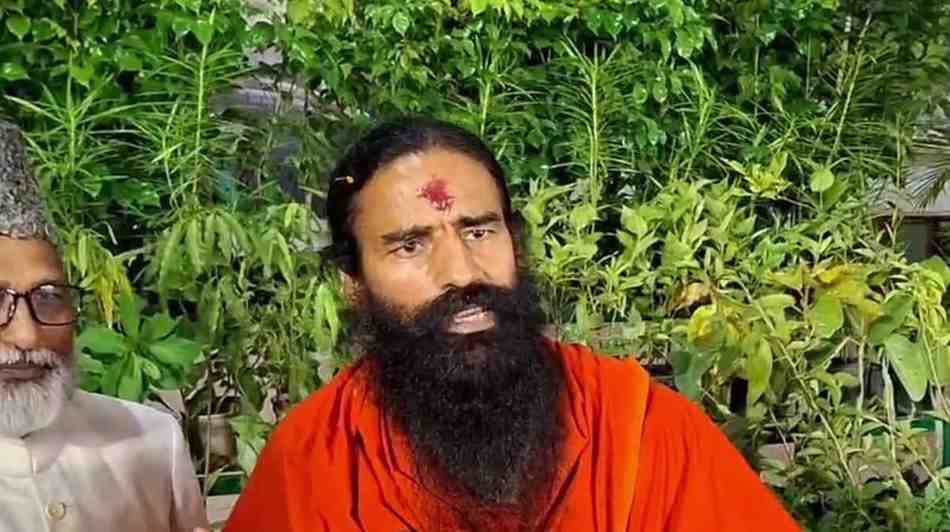 सांसद पप्पू यादव के विरोध प्रदर्शन पर बाबा राम देव ने जताई आपत्ति, कहा – भगवा पहनकर सनातन का अपमान स्वीकार नहीं