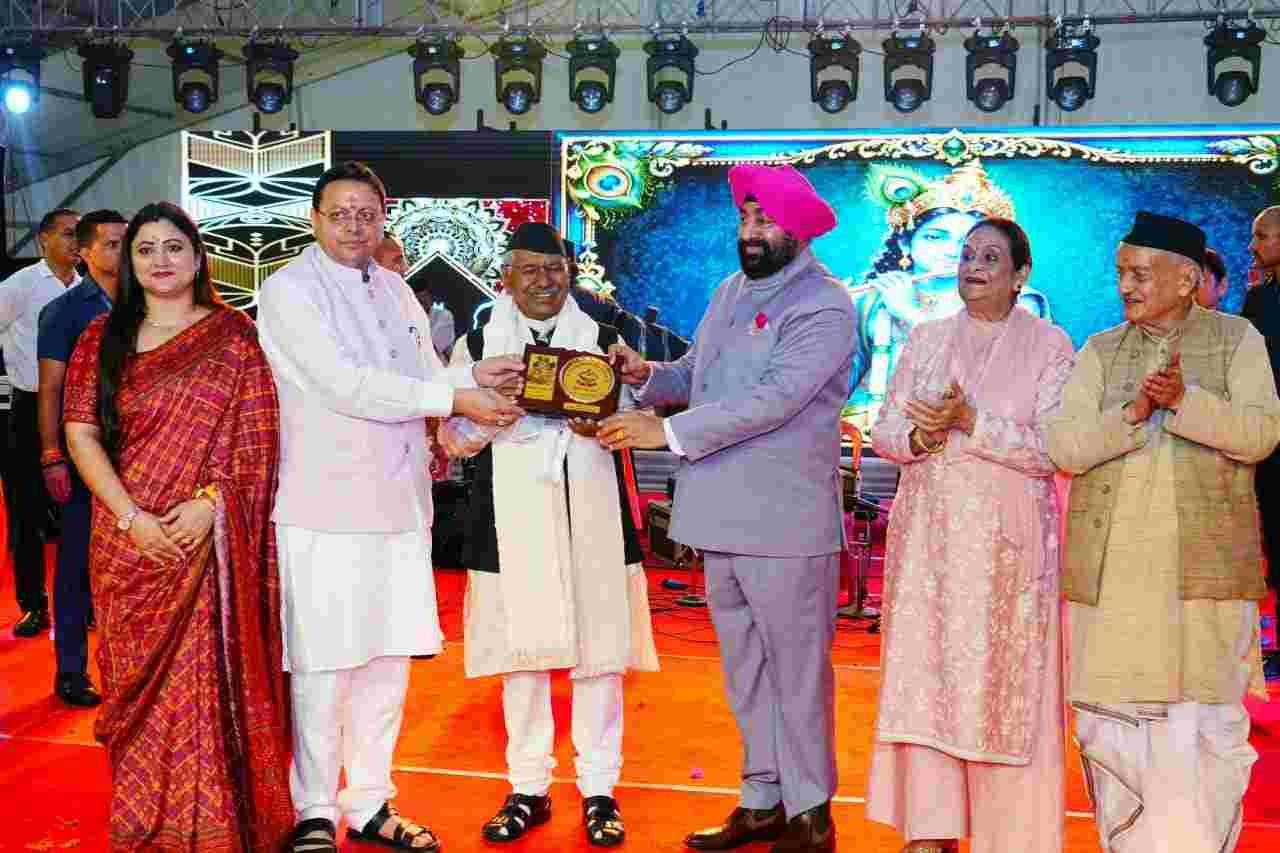 श्रीकृष्ण जन्माष्टमी पर पुलिस लाइन पहुंचे मुख्यमंत्री धामी, सांस्कृतिक कार्यक्रमों में कलाकारों को किया सम्मानित