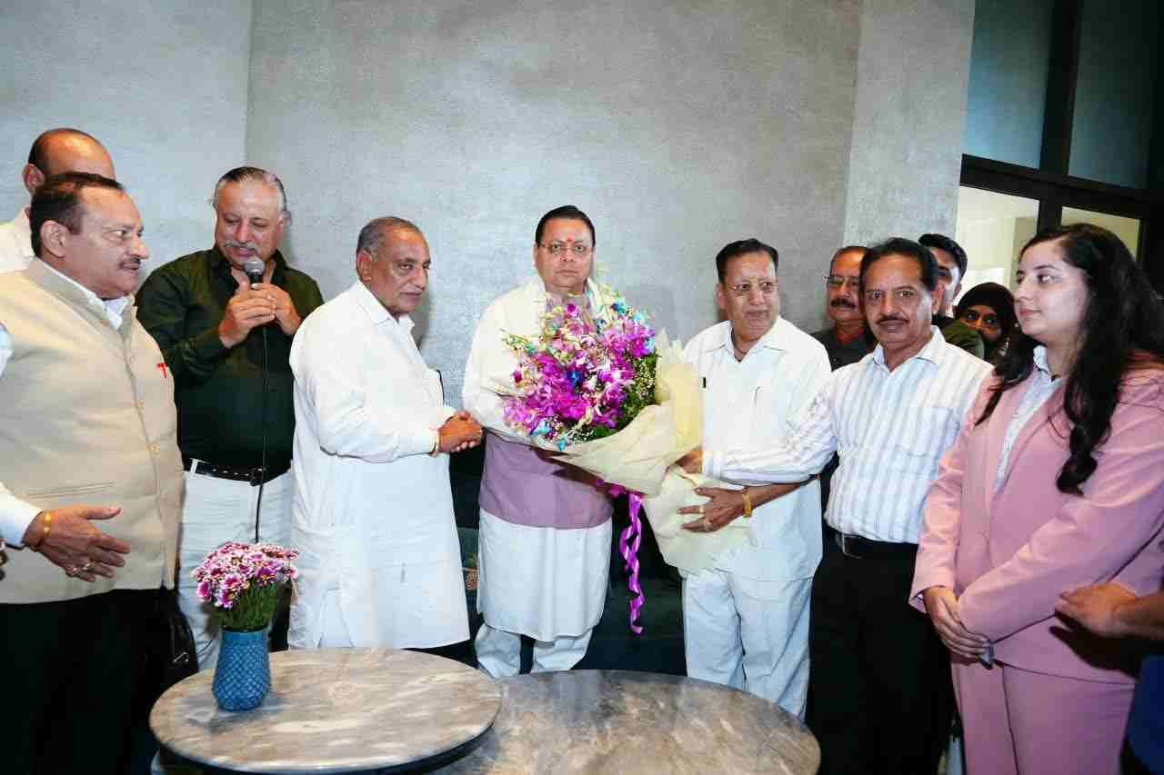 CM धामी ने सर्राफ मंडल की प्रदर्शनी का किया अवलोकन, कहा-स्थानीय कारीगरों और स्वर्णकारों को सशक्त करेगी सरकार