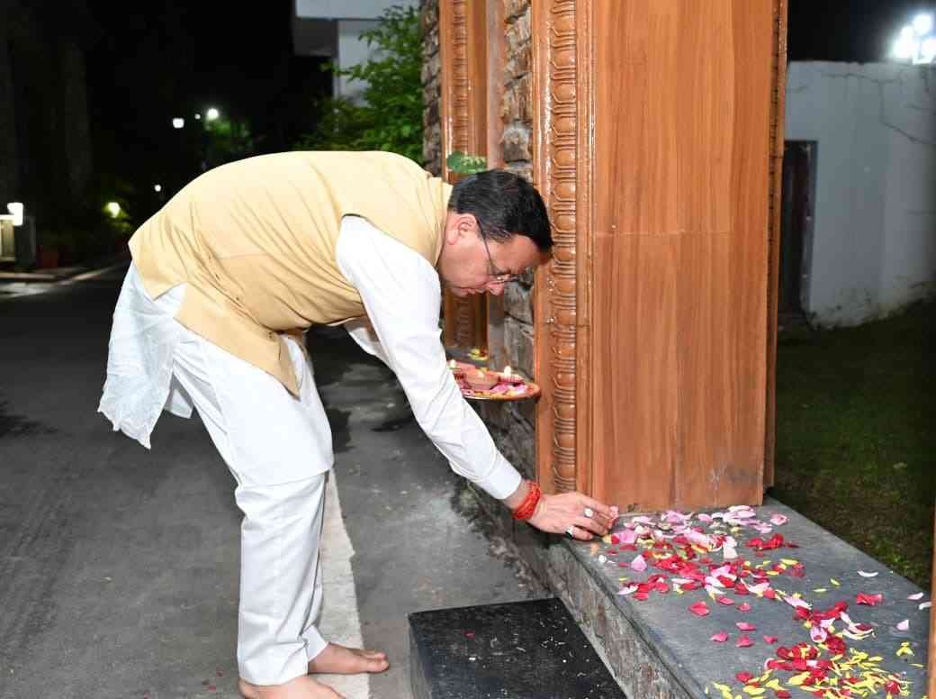 प्रधानमंत्री मोदी के जन्मदिवस पर मुख्यमंत्री धामी ने जलाया ‘आशीर्वाद का दीया’