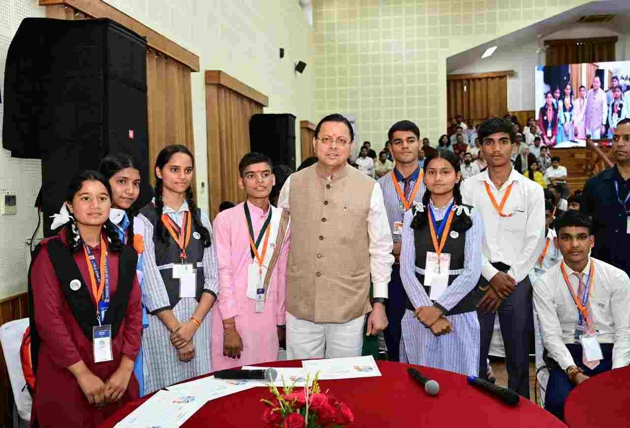 CM धामी का ऐलान – सरकारी स्कूलों के 10वीं-12वीं के विद्यार्थियों को टैब के लिए मिलेगी धनराशि