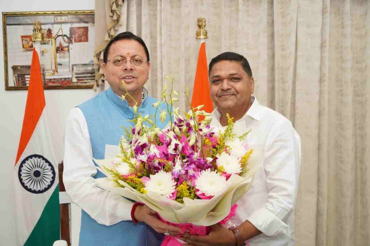 जिला सहकारी बैंक नैनीताल के नवनिर्वाचित अध्यक्ष ने सीएम धामी से की मुलाक़ात