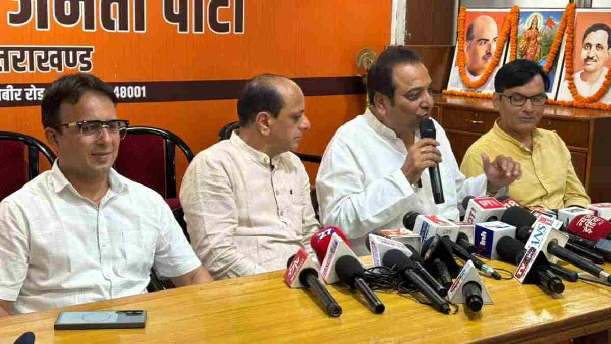 विनोद चमोली ने कांग्रेस पर साधा निशाना, बोले- घोटालों ने खोला राजनीतिक भ्रष्टाचार का चेहरा