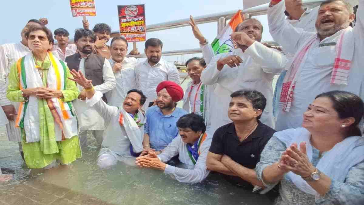 हरिद्वार से कांग्रेस की ‘वोट बचाओ, देश बचाओ यात्रा’ शुरू, गंगाजल हाथ में लेकर सरकार के खिलाफ ली गई शपथ