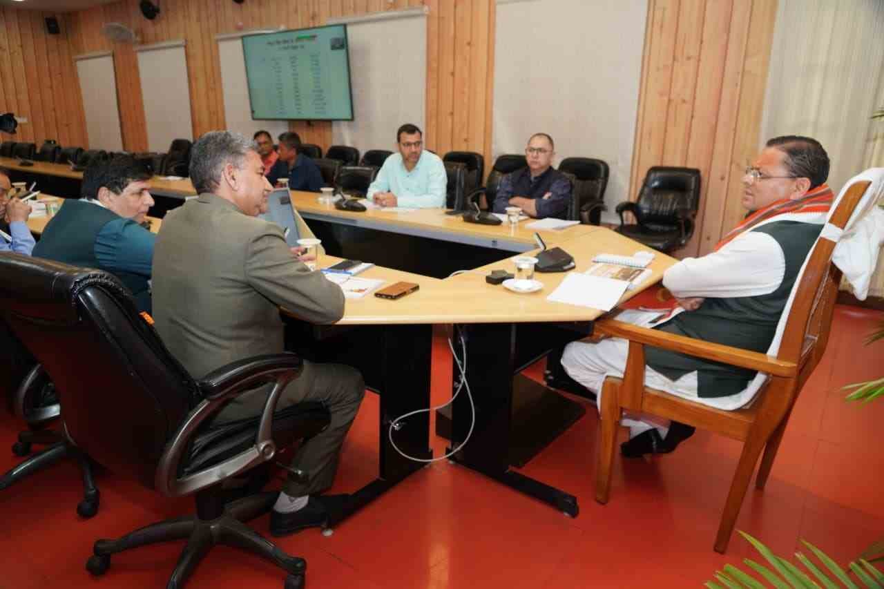 संस्कृत ग्रामों में सालभर हों गतिविधियां, कुंभ को लेकर हरिद्वार में बनेगी कार्ययोजना: CM धामी