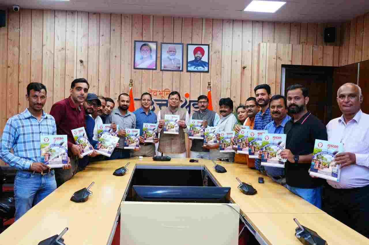 मुख्यमंत्री धामी ने उत्तराखंड प्रेस क्लब की स्मारिका ‘गुलदस्ता’ का किया विमोचन