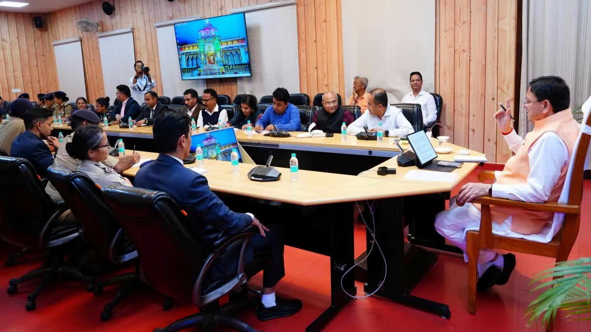 सीएम धामी ने चार घंटे तक ली हाई लेवल मीटिंग, लापरवाह अधिकारियों को दी चेतावनी…